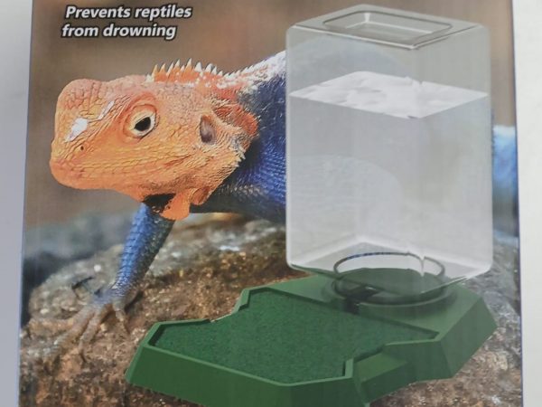 Anti-drowning water feeder